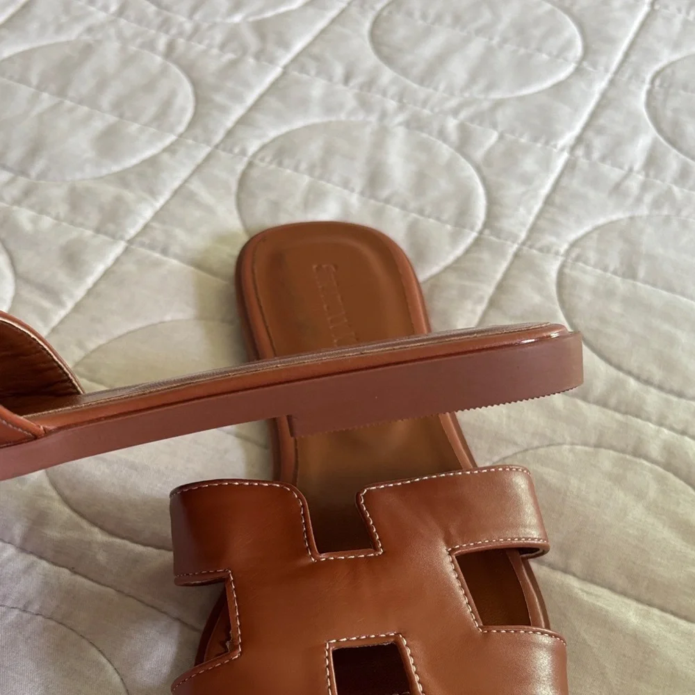 Elegant Tan Leather Sandals - Picture 3 of 7